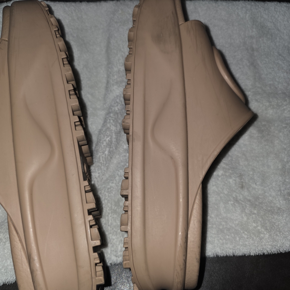 Gucci Beige Slide Sandals - Picture 5 of 7